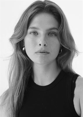 NELLY  KOLARIKOVA 